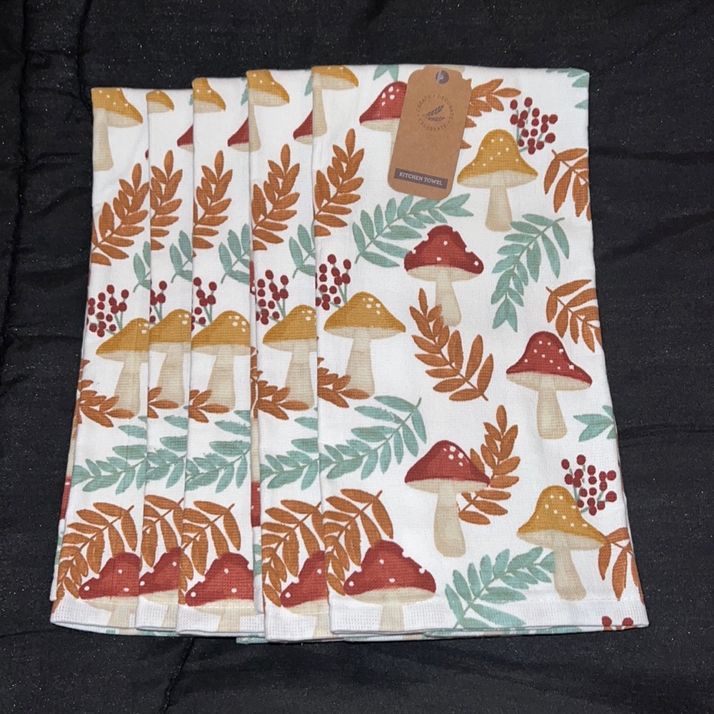NWT 5pc harvest woodland Mushroom leaves and Berries Kitchen Towels (16x26in)